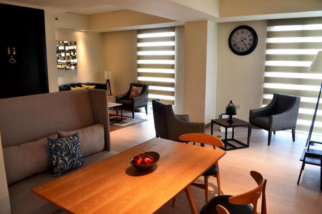 Home Crest Hotel Davao Luaran gambar