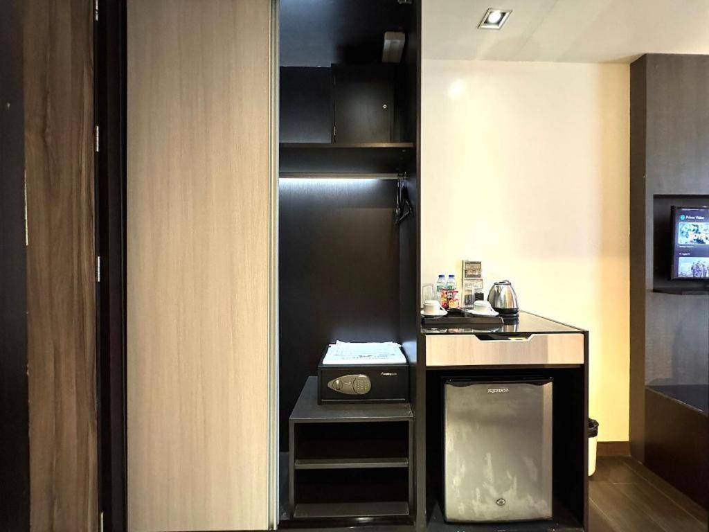 Home Crest Hotel Davao Luaran gambar