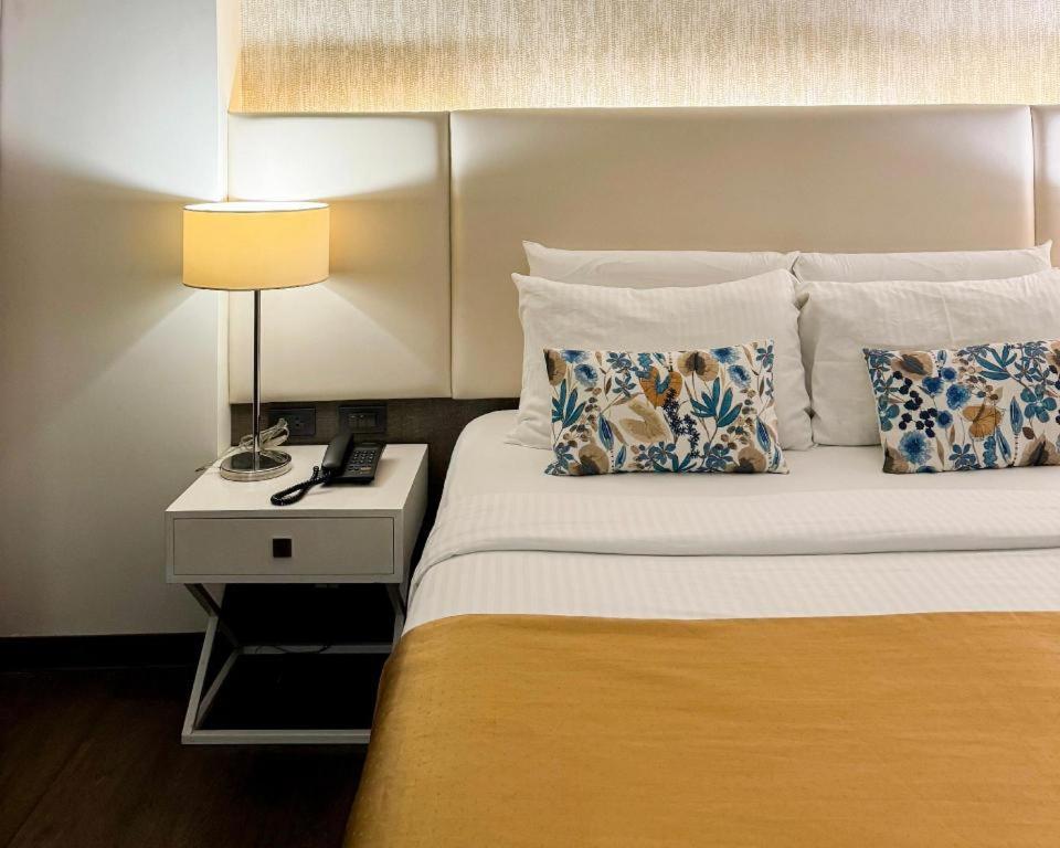 Home Crest Hotel Davao Luaran gambar