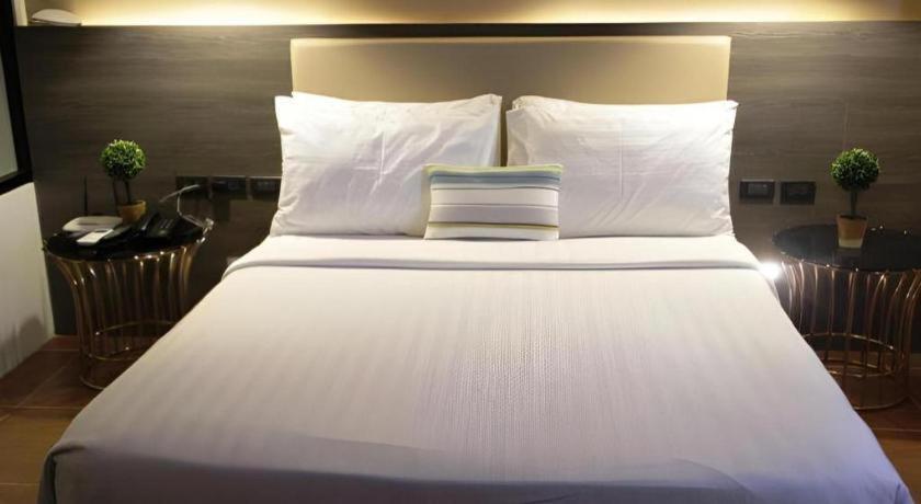 Home Crest Hotel Davao Luaran gambar