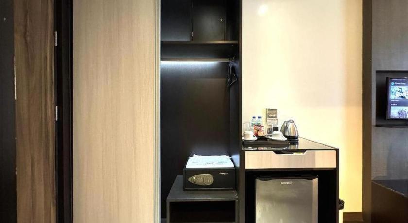 Home Crest Hotel Davao Luaran gambar