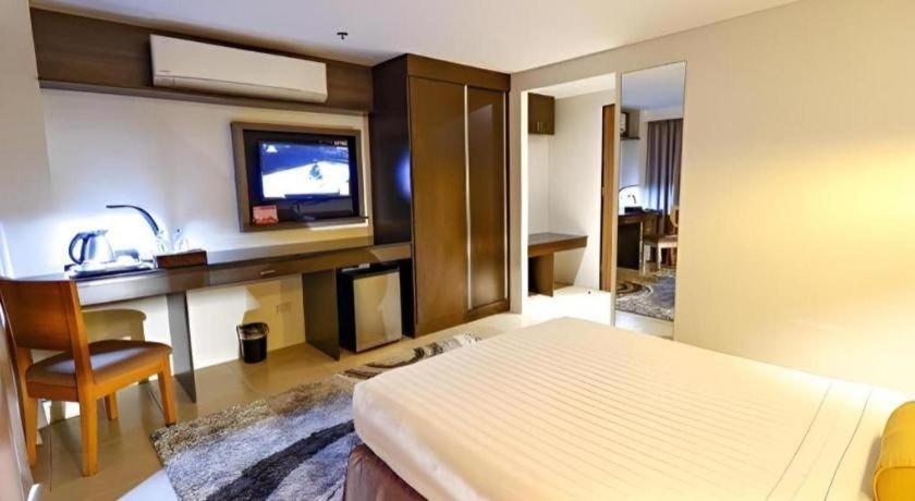Home Crest Hotel Davao Luaran gambar