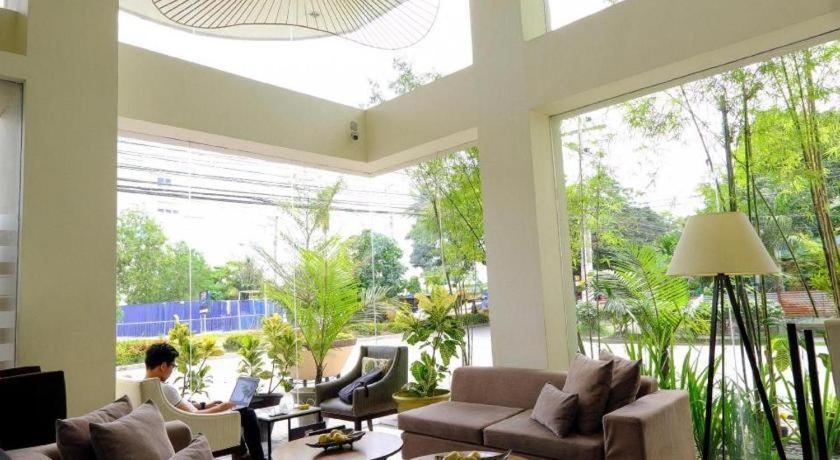 Home Crest Hotel Davao Luaran gambar
