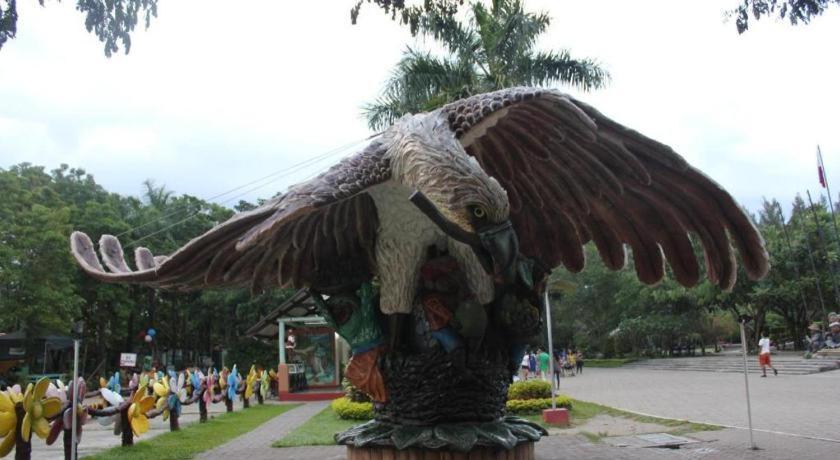 Home Crest Hotel Davao Luaran gambar