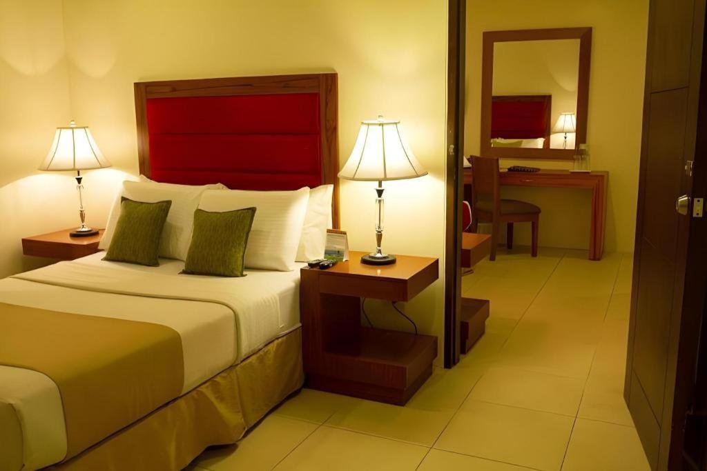 Home Crest Hotel Davao Luaran gambar