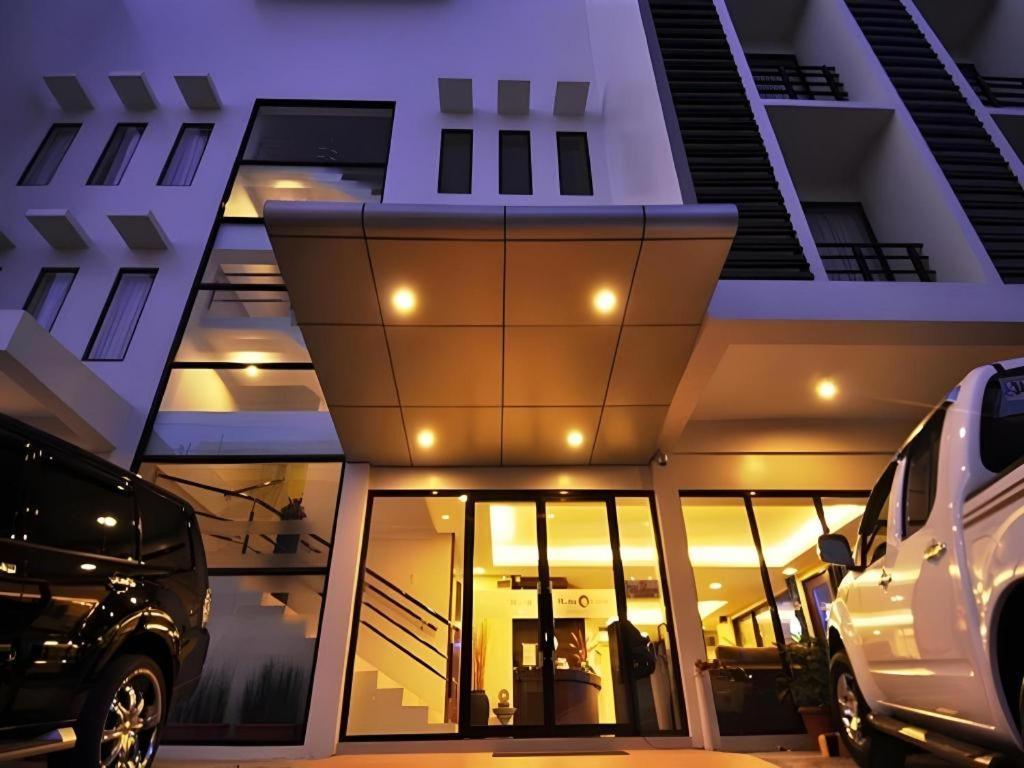 Home Crest Hotel Davao Luaran gambar