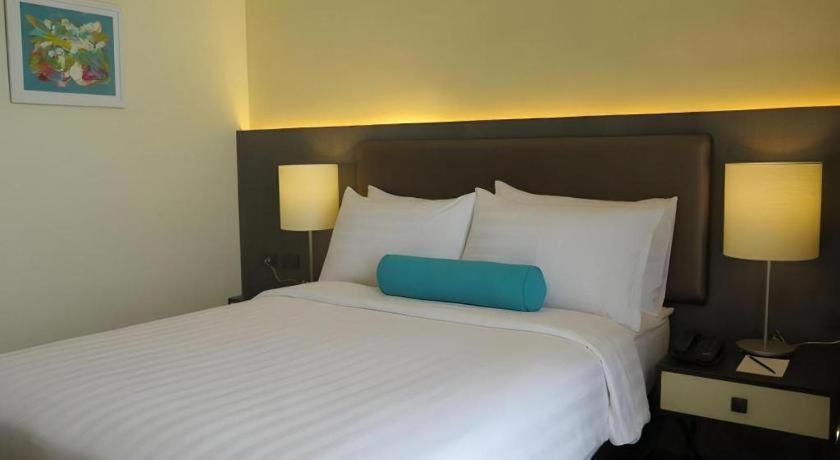 Home Crest Hotel Davao Luaran gambar